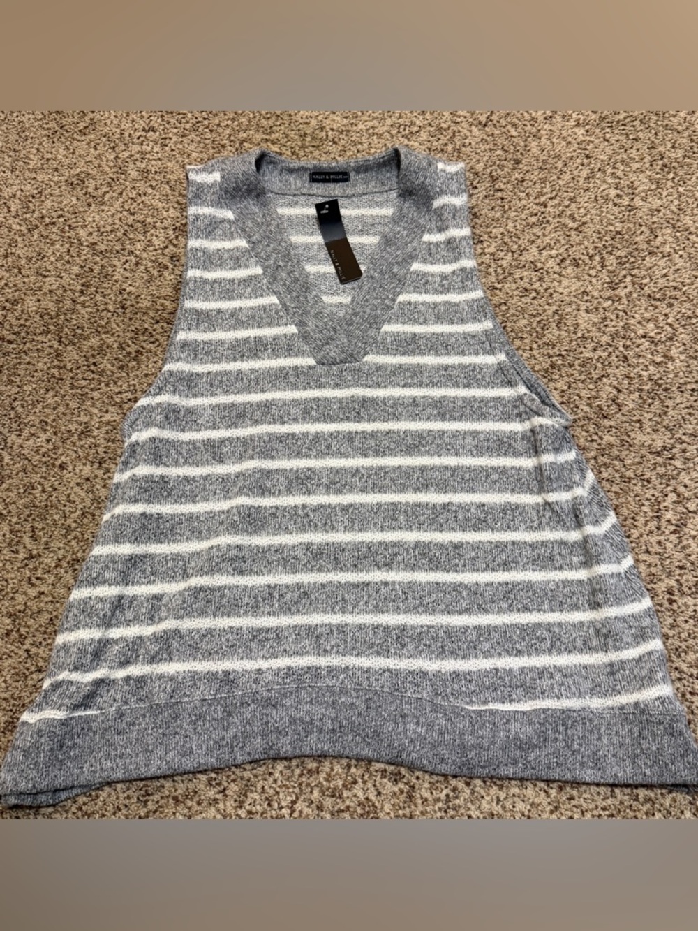 Nally & Millie Womens Gray White Striped Knit V Neck Tank Size L XL NWT